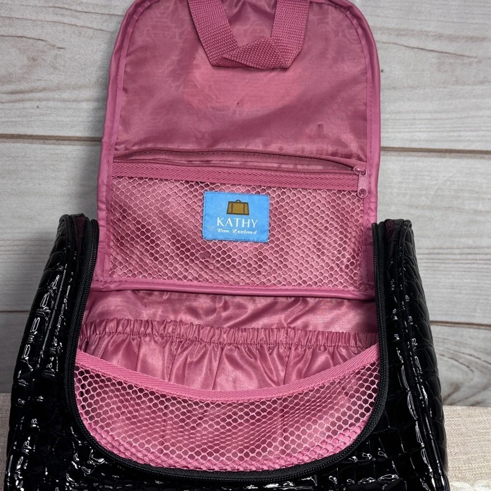 Kathy Van Zeeland Black Faux Croc Hanging Toiletry Bag Makeup Case Pink Lining